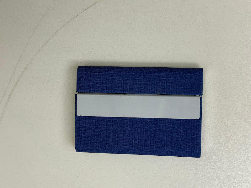Porta-Cartões Compacto com Detalhe Metálico